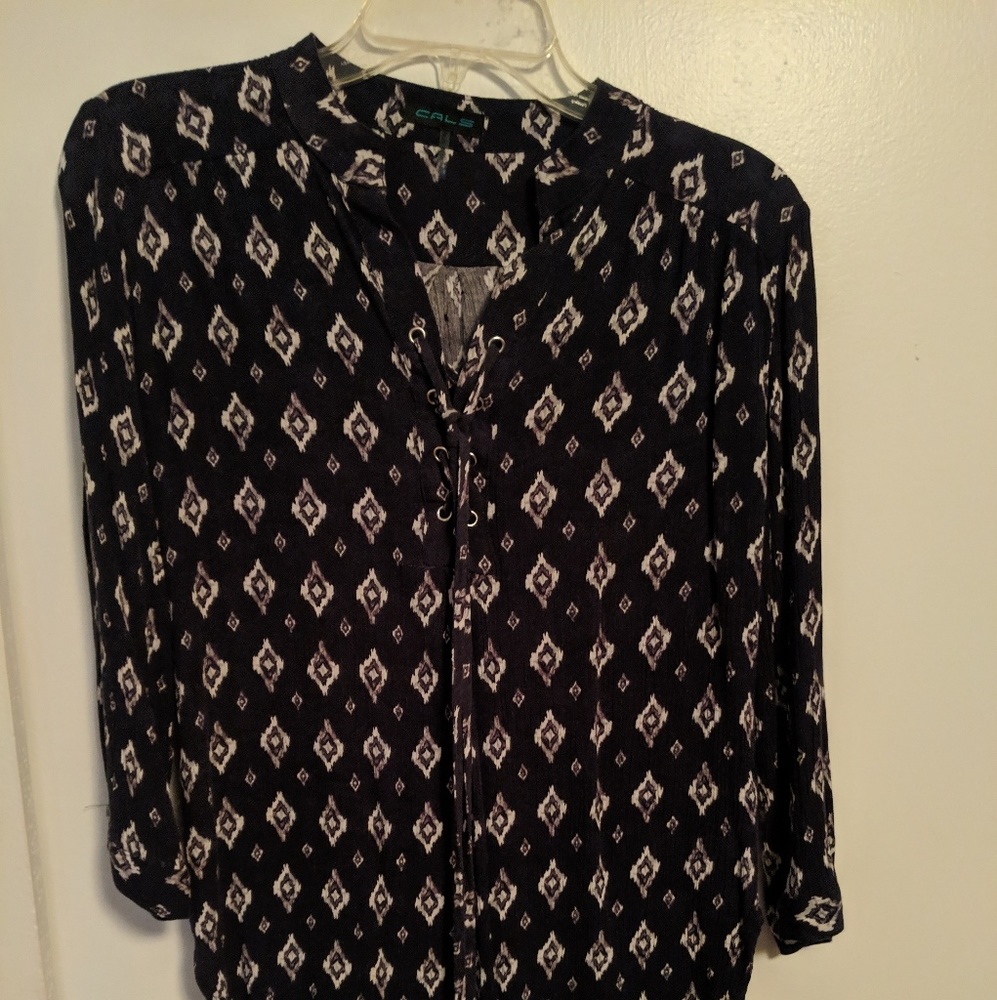 Patterned navy blouse